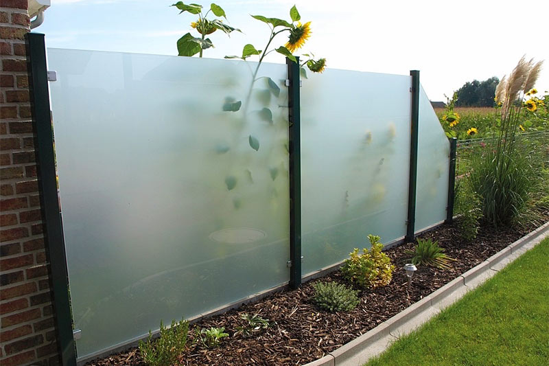 Sicherheitsglas für Garten als Sichtschutz oder Windschutz